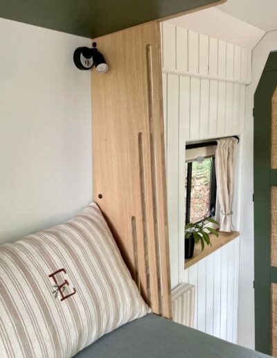 Lit et fenêtre Boxer aménagé